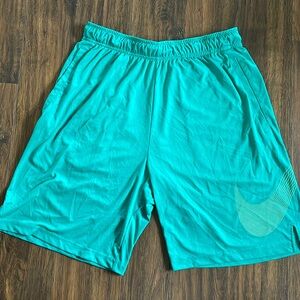 Nike basketball green short
